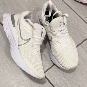 Nike Infinity React Flynit